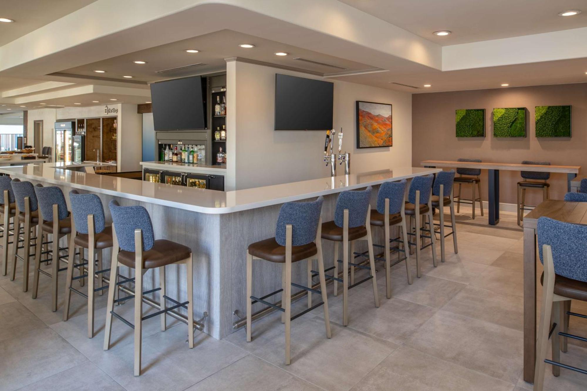 Hilton Garden Inn Фонтана Екстериор снимка